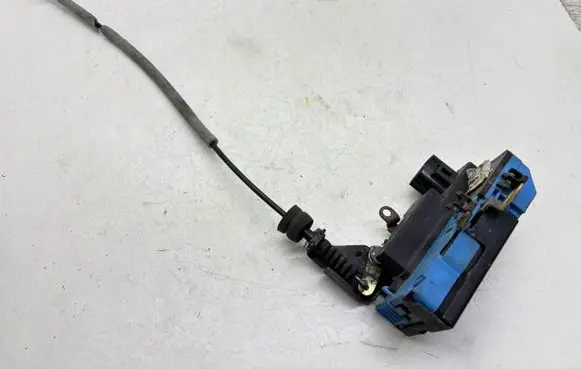Volvo V70 Front door lock 30753824