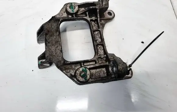 Nissan Micra Engine mounting bracket 