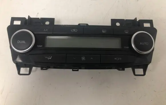 Toyota Avensis T270 Climate control unit 5590005640