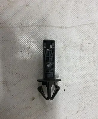 Headlight/headlamp mounting bracket
