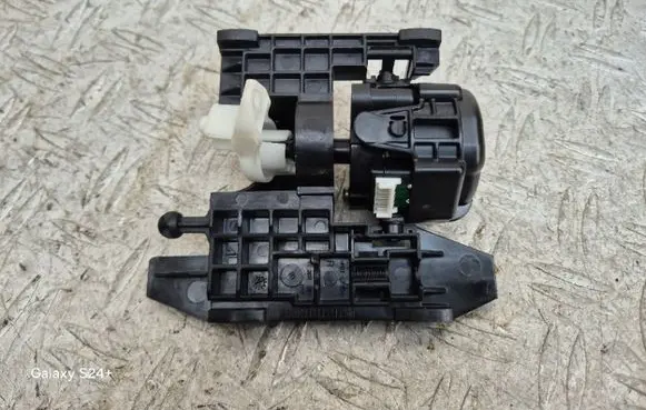 Headlight level adjustment motor