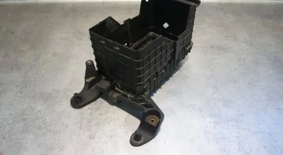 Volkswagen PASSAT CC Battery box tray 1K0915333