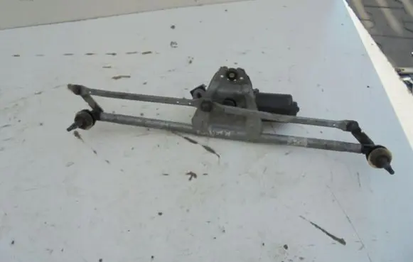 Renault Kangoo I Front wiper linkage and motor