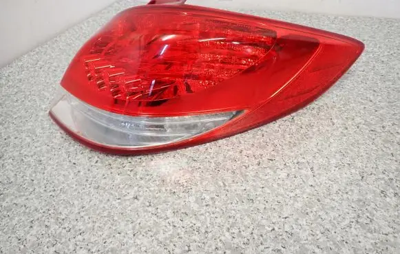 Hyundai Veloster Rear/tail lights