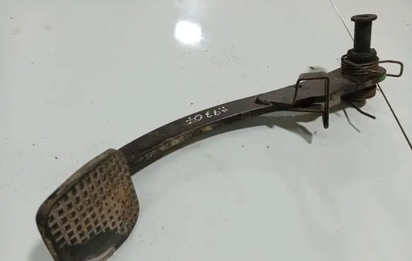 Iveco Daily 30.8 - 9 Clutch pedal 