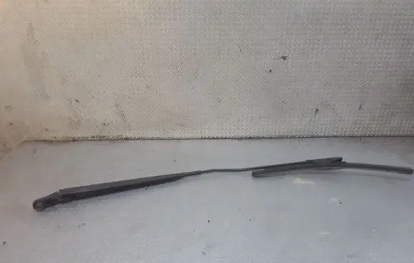 Renault Clio III Front wiper blade arm 8200268917