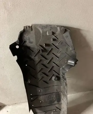 Center/middle under tray cover