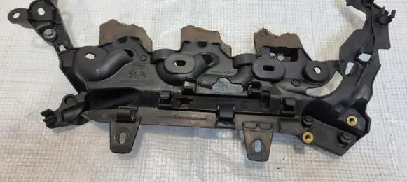 Engine cover (trim)