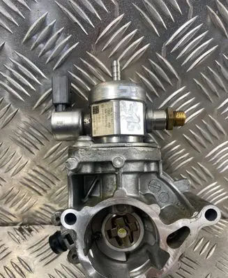 Audi Q7 4L Fuel injection high pressure pump 06K127027D