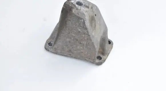 Audi A4 S4 B5 8D Gearbox mounting bracket 8D0399113L