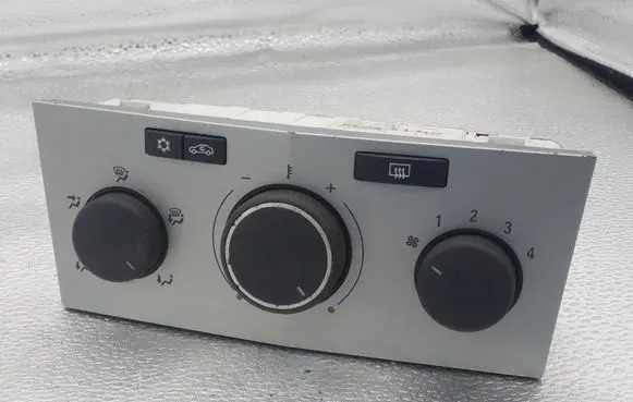 Opel Zafira B Climate control unit 13201299 901512480005