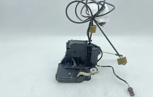 Mercedes-Benz CLK A209 C209 Front door lock 2097200135