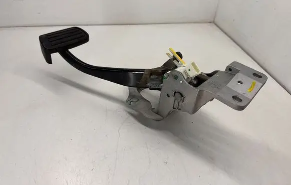 Chevrolet Camaro Brake pedal 84524406