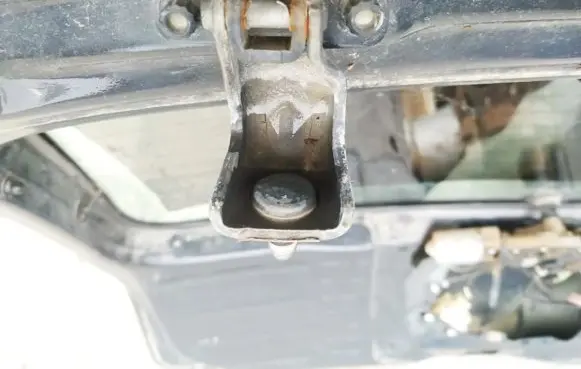 Volkswagen Fox Tailgate/trunk/boot hinge