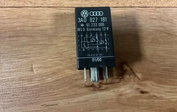 Volkswagen Golf IV Other relay 3A0927181 61233005