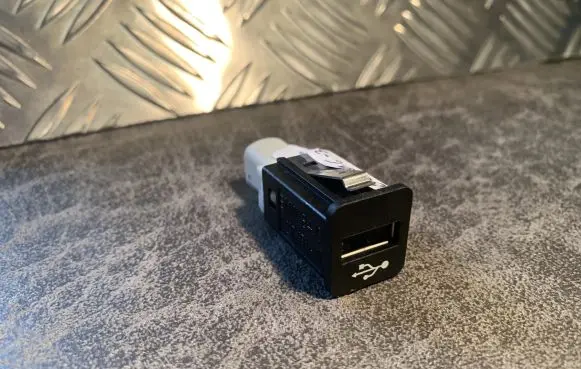 USB socket connector
