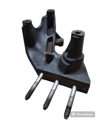 Mitsubishi Outlander Engine mounting bracket 