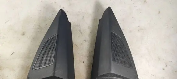 Front door high frequency speaker