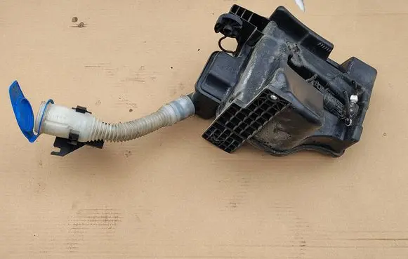 Windshield washer fluid reservoir/tank