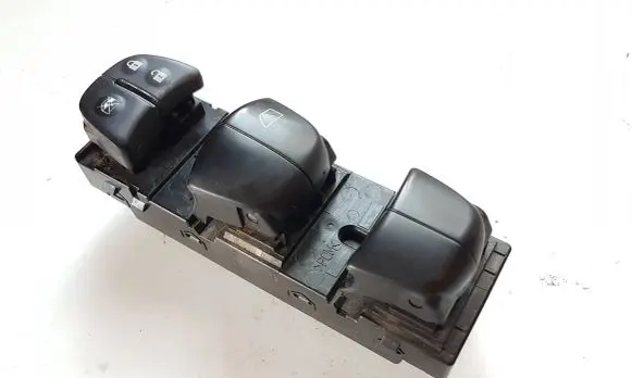 Nissan Navara D23 Electric window control switch 19807SN