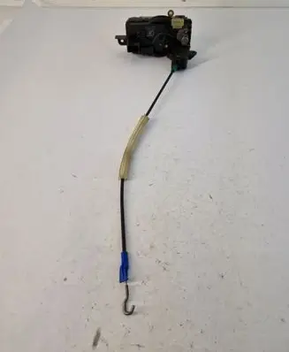 Opel Zafira B Front door lock 13210748