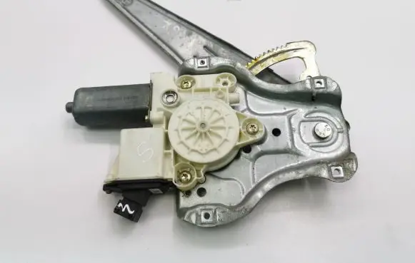 Toyota Corolla E120 E130 Rear door window regulator with motor 6983002100 0130822032