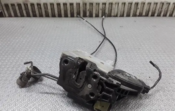 Hyundai Tucson JM Front door lock