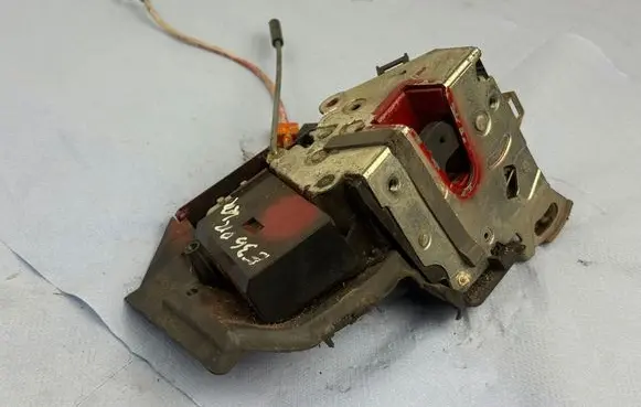 BMW 5 E39 Front door lock