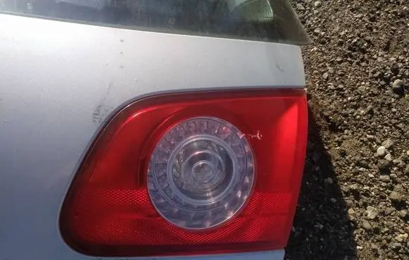 Tailgate rear/tail lights