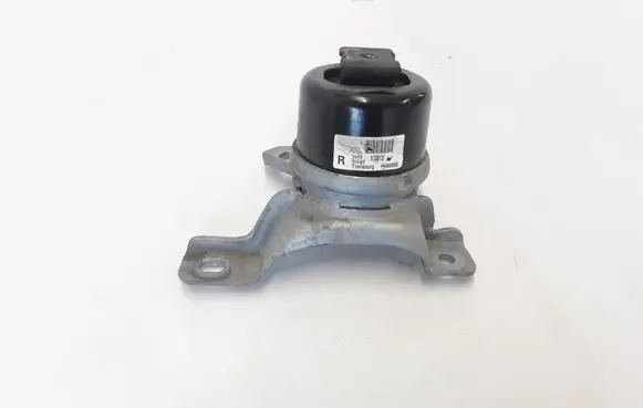 Volvo XC60 Engine mount bracket
