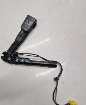 BMW 6 F12 F13 Front seatbelt buckle 7261946