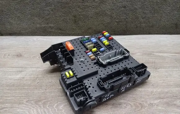 Volvo S60 Fuse module 12217799 8676391