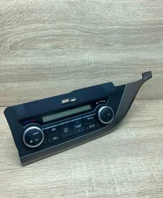 Toyota Auris E180 Climate control unit 5590002380 75F542 LHD