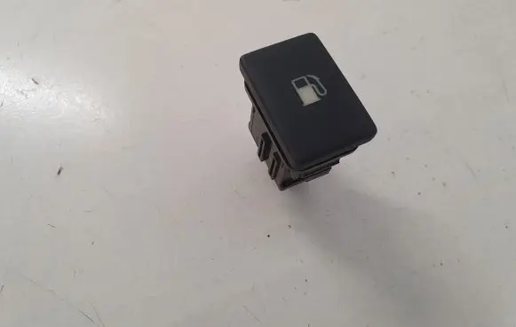 Toyota Avensis T270 Fuel tank opening switch 