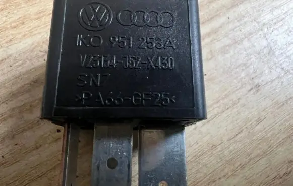 Seat Altea Other relay 1K0951253A V23134J52X430