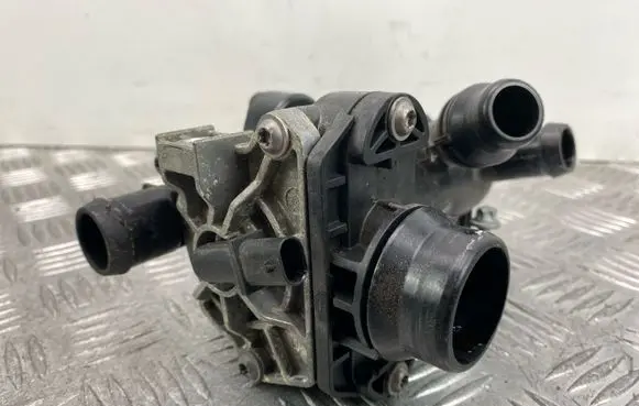 Mercedes-Benz C W205 Thermostat housing A2642001501