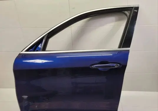 Alfa Romeo Stelvio Front door