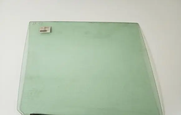 Toyota RAV 4 (XA20) Rear door window glass 68113-42050