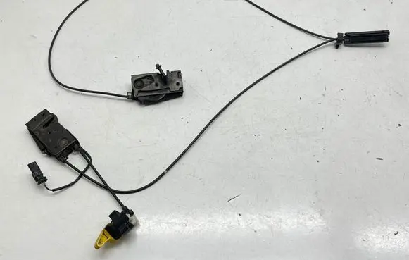 Volvo S90, V90 Engine bonnet/hood lock/catch 31479533 31352884 31479075