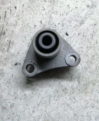 Volvo S60 Engine mount bracket 8666205 13541