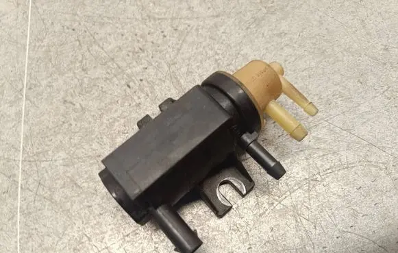 Mercedes-Benz E W212 Turbo solenoid valve A0091533128 70078208 14T078