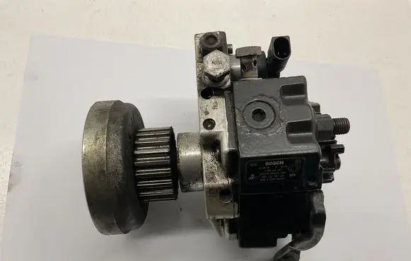 Audi A6 S6 C6 4F Fuel injection high pressure pump 059130851AX 300118 0986437347