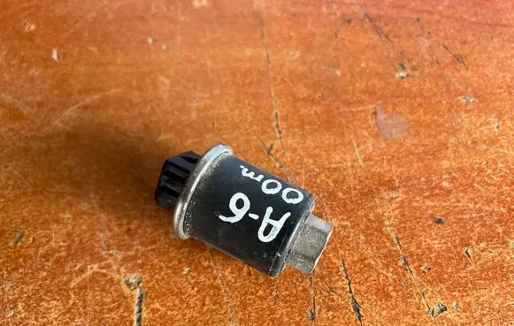 Audi A6 S6 C5 4B Air conditioning (A/C) pressure sensor 8D0959482