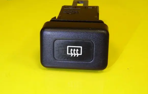 Nissan Almera Windscreen/window heater switch