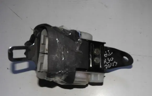 Honda Civic Seat belt trim dfyu64755