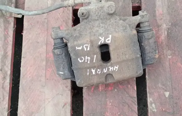 Hyundai i40 Front brake caliper 