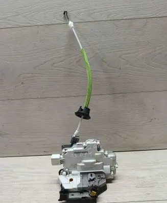 Audi A3 S3 A3 Sportback 8P Rear door lock 13639876 1536980