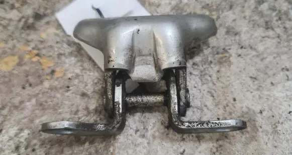 Toyota Avensis T250 Rear door upper hinge