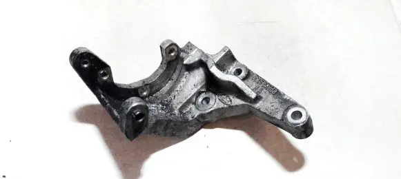 Ford Escort Engine mounting bracket 958f3k738aa