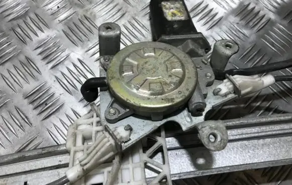 Hyundai Lantra I Rear door window regulator motor